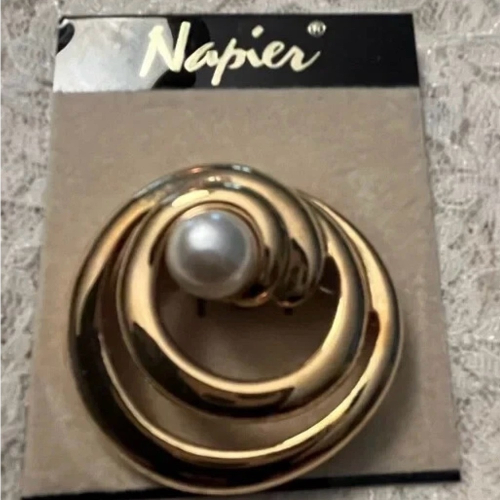 Napier/ vintage Gold Swirl Brooch with Pearl Accent